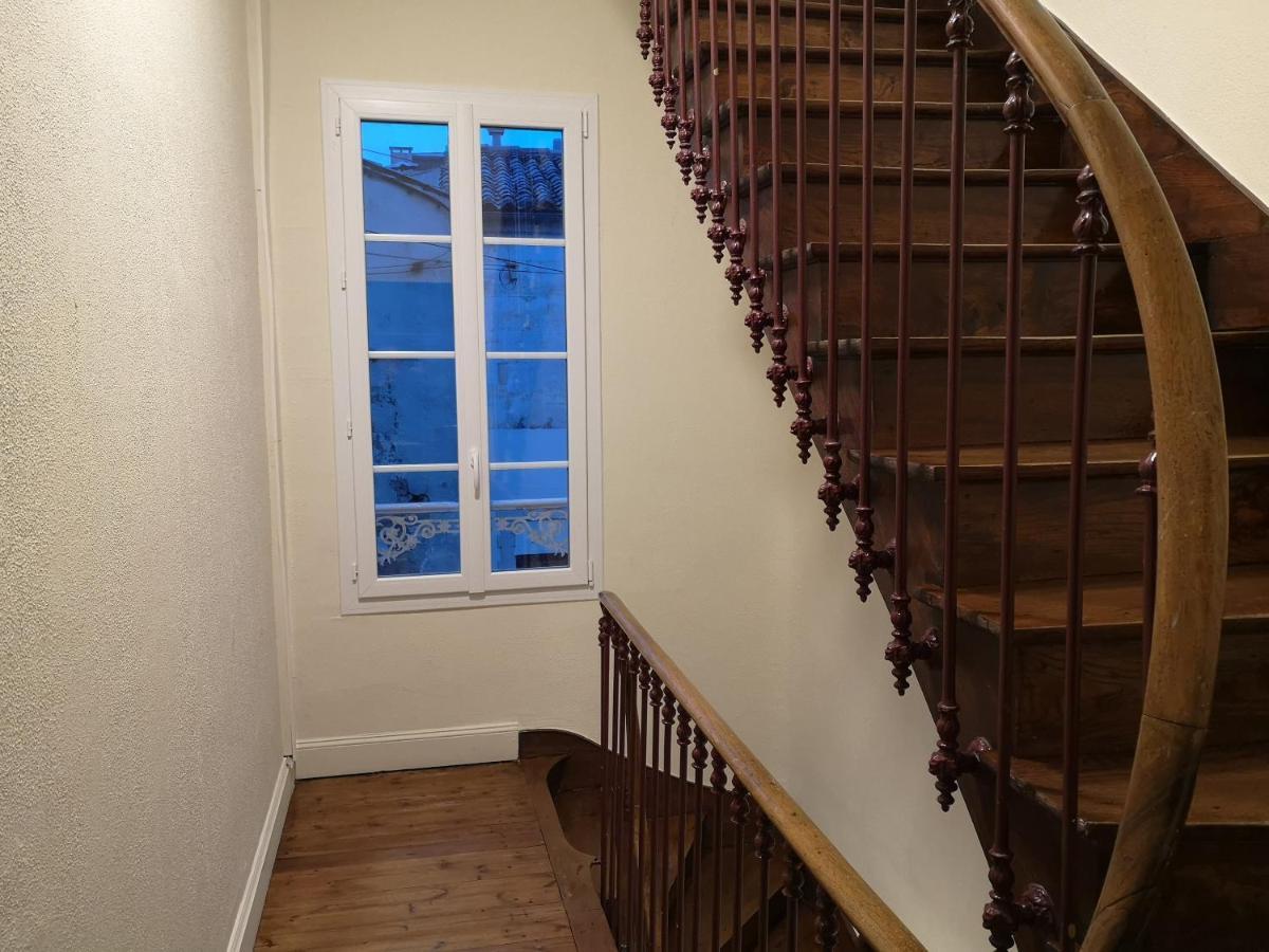 T2 Avec Verriere Situe En Hyper Centre Avec Wifi, Linge, Draps, Savons Et Serviettes Fournis Cognac Exteriör bild